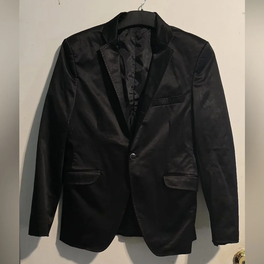 Black‎ Sport Coat with Notched Lapels and Single-Breasted Design